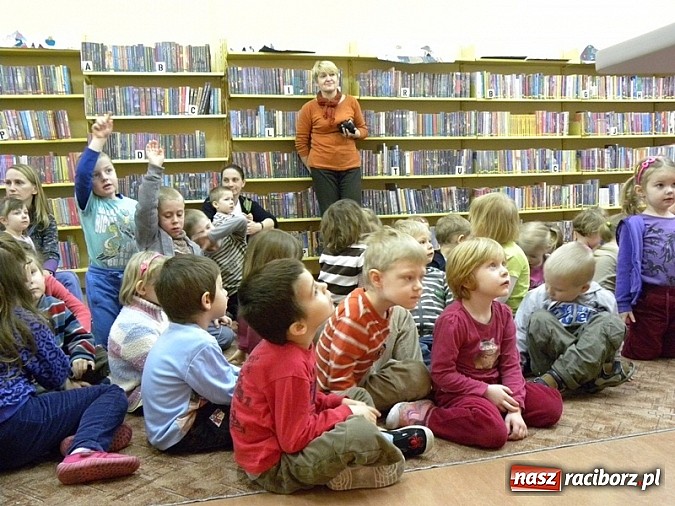 Zdjęcie w galerii na portalu naszraciborz.pl: Miau, co byś kotku chciał…, czyli Dzień Kota w bibliotece wiadomości z regionu