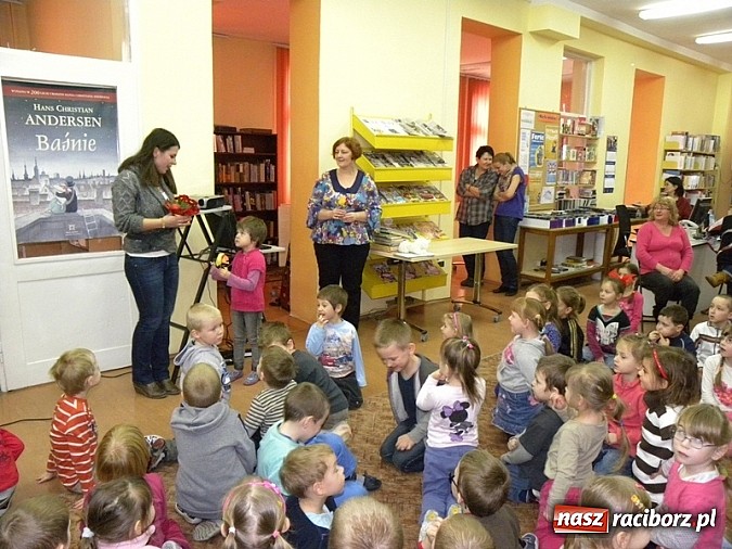 Zdjęcie w galerii na portalu naszraciborz.pl: Miau, co byś kotku chciał…, czyli Dzień Kota w bibliotece wiadomości z regionu