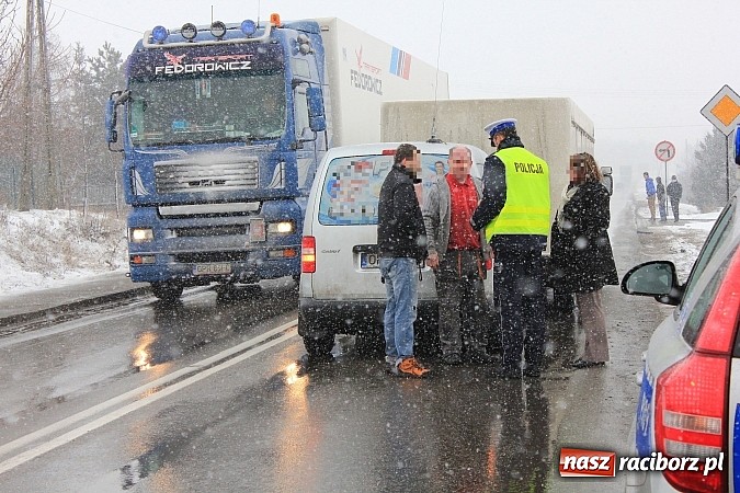 Zdjęcie w galerii na portalu naszraciborz.pl: Sypnęło śniegiem i... kolizjami wiadomości z regionu