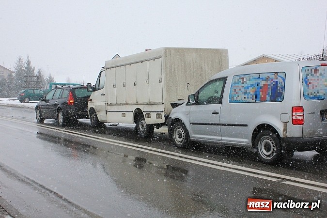 Zdjęcie w galerii na portalu naszraciborz.pl: Sypnęło śniegiem i... kolizjami wiadomości z regionu
