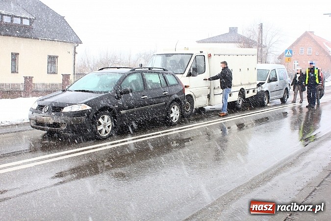 Zdjęcie w galerii na portalu naszraciborz.pl: Sypnęło śniegiem i... kolizjami wiadomości z regionu