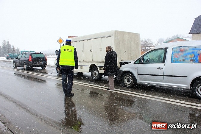 Zdjęcie w galerii na portalu naszraciborz.pl: Sypnęło śniegiem i... kolizjami wiadomości z regionu