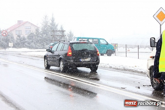 Zdjęcie w galerii na portalu naszraciborz.pl: Sypnęło śniegiem i... kolizjami wiadomości z regionu