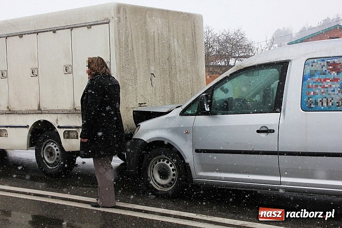 Zdjęcie w galerii na portalu naszraciborz.pl: Sypnęło śniegiem i... kolizjami wiadomości z regionu