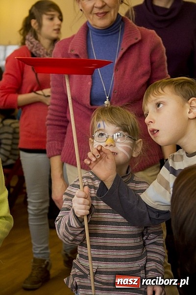 Zdjęcie w galerii na portalu naszraciborz.pl: Zamek Piastowski zamienił się w wielki plac zabaw. Wśród dzieci królowały clowny wiadomości z regionu
