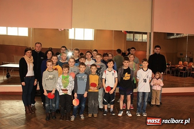 Zdjęcie w galerii na portalu naszraciborz.pl: Turniej w Krzanowicach. Kulturalnicy kontra młodzież wiadomości z regionu