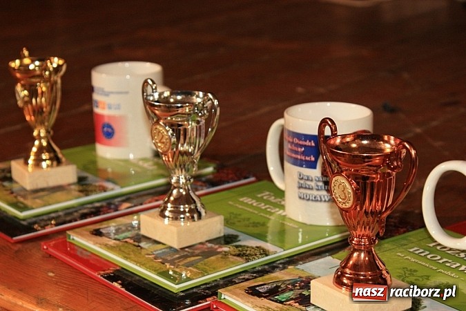 Zdjęcie w galerii na portalu naszraciborz.pl: Turniej w Krzanowicach. Kulturalnicy kontra młodzież wiadomości z regionu