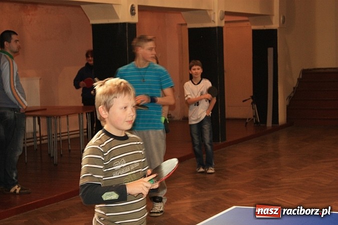 Zdjęcie w galerii na portalu naszraciborz.pl: Turniej w Krzanowicach. Kulturalnicy kontra młodzież wiadomości z regionu