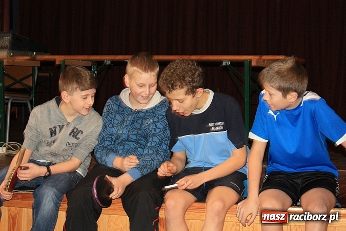 Zdjęcie w galerii na portalu naszraciborz.pl: Turniej w Krzanowicach. Kulturalnicy kontra młodzież wiadomości z regionu