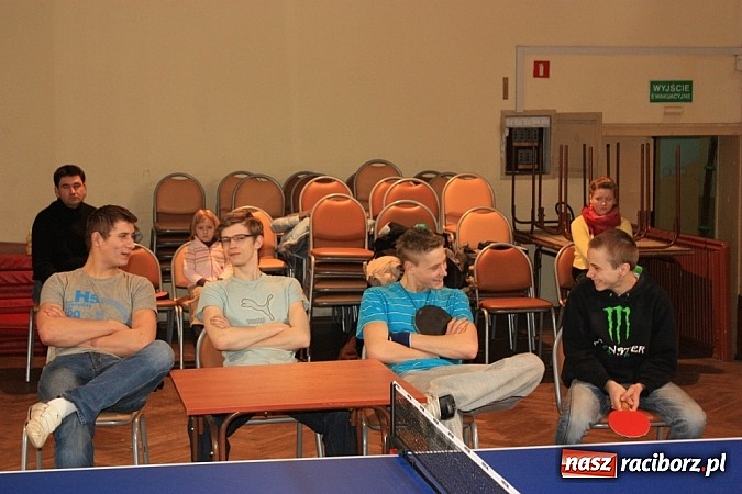 Zdjęcie w galerii na portalu naszraciborz.pl: Turniej w Krzanowicach. Kulturalnicy kontra młodzież wiadomości z regionu