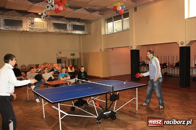 Zdjęcie w galerii na portalu naszraciborz.pl: Turniej w Krzanowicach. Kulturalnicy kontra młodzież wiadomości z regionu