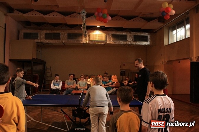 Zdjęcie w galerii na portalu naszraciborz.pl: Turniej w Krzanowicach. Kulturalnicy kontra młodzież wiadomości z regionu