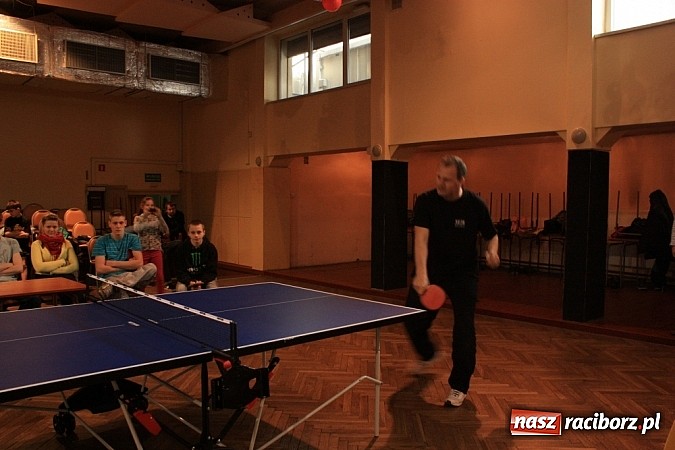 Zdjęcie w galerii na portalu naszraciborz.pl: Turniej w Krzanowicach. Kulturalnicy kontra młodzież wiadomości z regionu