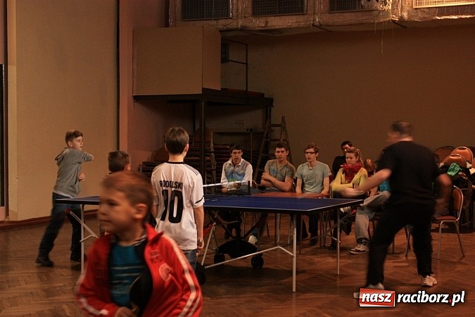 Zdjęcie w galerii na portalu naszraciborz.pl: Turniej w Krzanowicach. Kulturalnicy kontra młodzież wiadomości z regionu