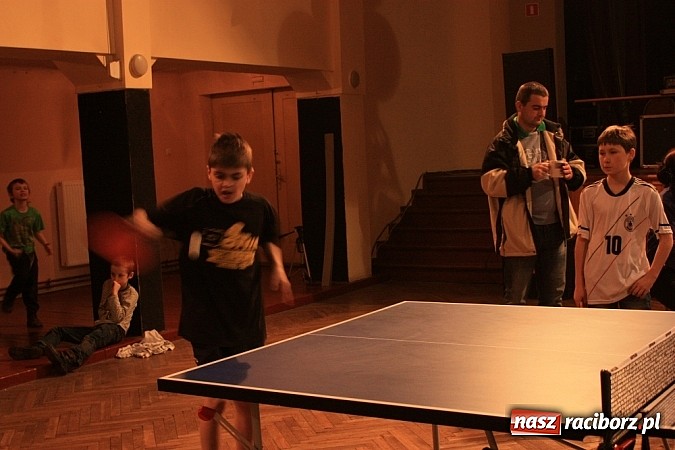 Zdjęcie w galerii na portalu naszraciborz.pl: Turniej w Krzanowicach. Kulturalnicy kontra młodzież wiadomości z regionu