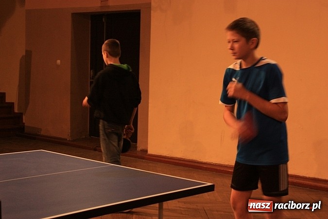 Zdjęcie w galerii na portalu naszraciborz.pl: Turniej w Krzanowicach. Kulturalnicy kontra młodzież wiadomości z regionu