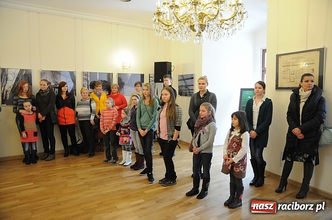 Zdjęcie w galerii na portalu naszraciborz.pl: Na zamku nagrodzono autorów najciekawszych kartek walentynkowych wiadomości z regionu