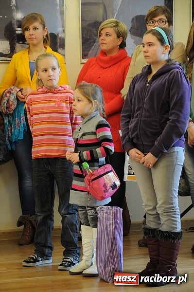 Zdjęcie w galerii na portalu naszraciborz.pl: Na zamku nagrodzono autorów najciekawszych kartek walentynkowych wiadomości z regionu