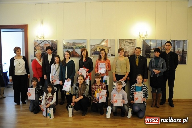 Zdjęcie w galerii na portalu naszraciborz.pl: Na zamku nagrodzono autorów najciekawszych kartek walentynkowych wiadomości z regionu