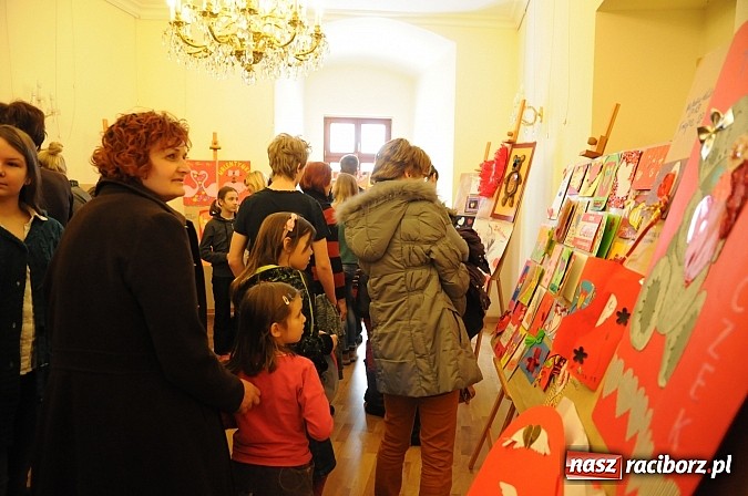 Zdjęcie w galerii na portalu naszraciborz.pl: Na zamku nagrodzono autorów najciekawszych kartek walentynkowych wiadomości z regionu