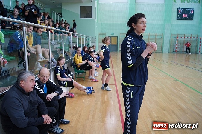 Zdjęcie w galerii na portalu naszraciborz.pl: Pietrowiczanki promują w Raciborzu szczypiorniaka wiadomości z regionu