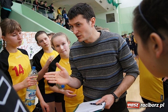 Zdjęcie w galerii na portalu naszraciborz.pl: Pietrowiczanki promują w Raciborzu szczypiorniaka wiadomości z regionu