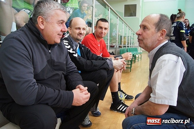 Zdjęcie w galerii na portalu naszraciborz.pl: Pietrowiczanki promują w Raciborzu szczypiorniaka wiadomości z regionu