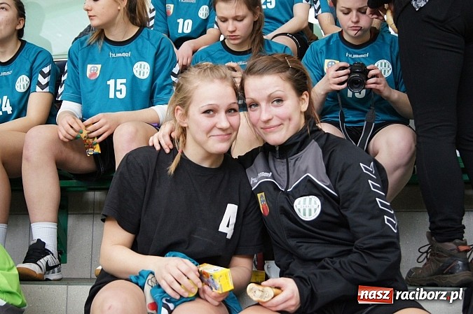 Zdjęcie w galerii na portalu naszraciborz.pl: Pietrowiczanki promują w Raciborzu szczypiorniaka wiadomości z regionu