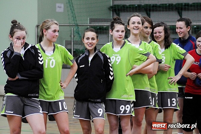 Zdjęcie w galerii na portalu naszraciborz.pl: Piłkarki ręczne z Żywca najlepsze wiadomości z regionu