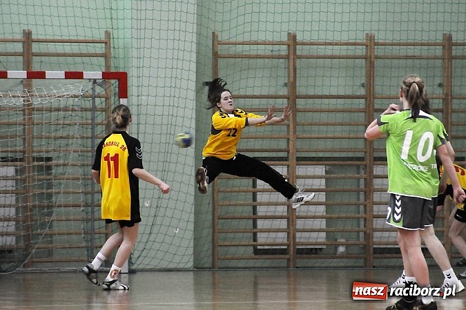 Zdjęcie w galerii na portalu naszraciborz.pl: Piłkarki ręczne z Żywca najlepsze wiadomości z regionu