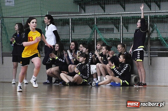 Zdjęcie w galerii na portalu naszraciborz.pl: Piłkarki ręczne z Żywca najlepsze wiadomości z regionu