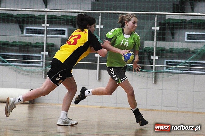Zdjęcie w galerii na portalu naszraciborz.pl: Piłkarki ręczne z Żywca najlepsze wiadomości z regionu
