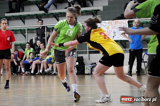 Zdjęcie w galerii na portalu naszraciborz.pl: Piłkarki ręczne z Żywca najlepsze wiadomości z regionu
