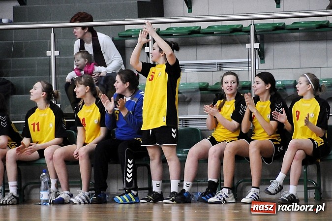 Zdjęcie w galerii na portalu naszraciborz.pl: Piłkarki ręczne z Żywca najlepsze wiadomości z regionu