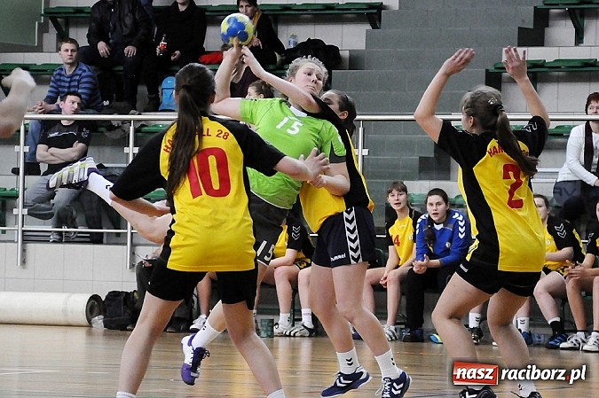 Zdjęcie w galerii na portalu naszraciborz.pl: Piłkarki ręczne z Żywca najlepsze wiadomości z regionu