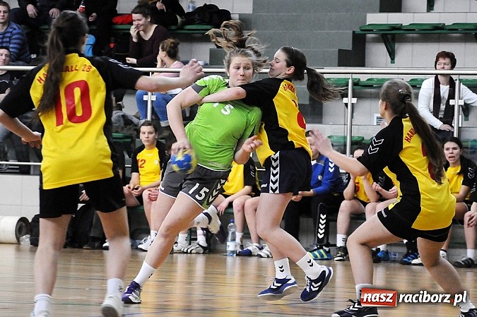 Zdjęcie w galerii na portalu naszraciborz.pl: Piłkarki ręczne z Żywca najlepsze wiadomości z regionu
