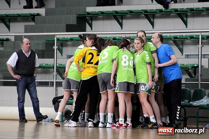 Zdjęcie w galerii na portalu naszraciborz.pl: Piłkarki ręczne z Żywca najlepsze wiadomości z regionu