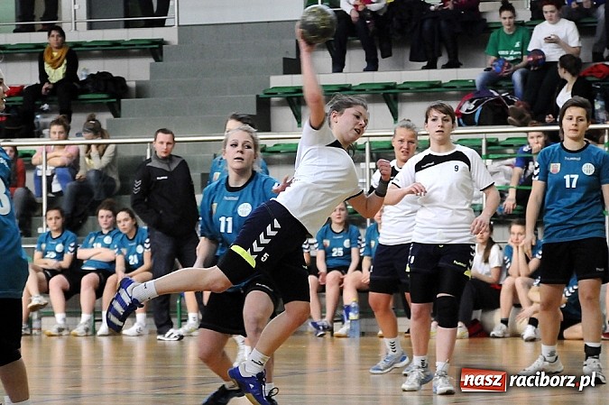 Zdjęcie w galerii na portalu naszraciborz.pl: Piłkarki ręczne z Żywca najlepsze wiadomości z regionu