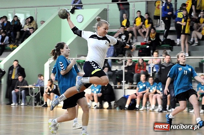 Zdjęcie w galerii na portalu naszraciborz.pl: Piłkarki ręczne z Żywca najlepsze wiadomości z regionu