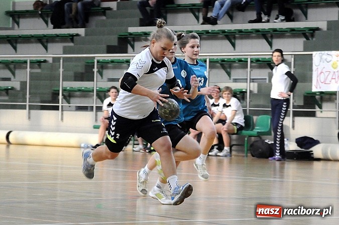 Zdjęcie w galerii na portalu naszraciborz.pl: Piłkarki ręczne z Żywca najlepsze wiadomości z regionu