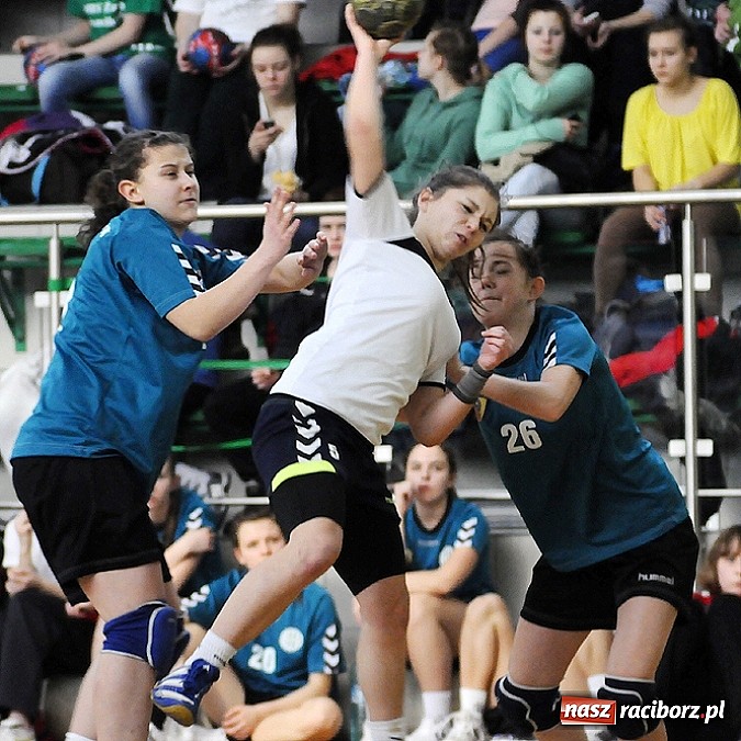 Zdjęcie w galerii na portalu naszraciborz.pl: Piłkarki ręczne z Żywca najlepsze wiadomości z regionu