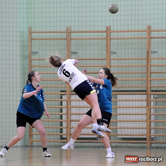 Zdjęcie w galerii na portalu naszraciborz.pl: Piłkarki ręczne z Żywca najlepsze wiadomości z regionu