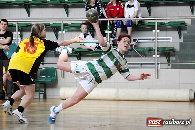 Zdjęcie w galerii na portalu naszraciborz.pl: Piłkarki ręczne z Żywca najlepsze wiadomości z regionu