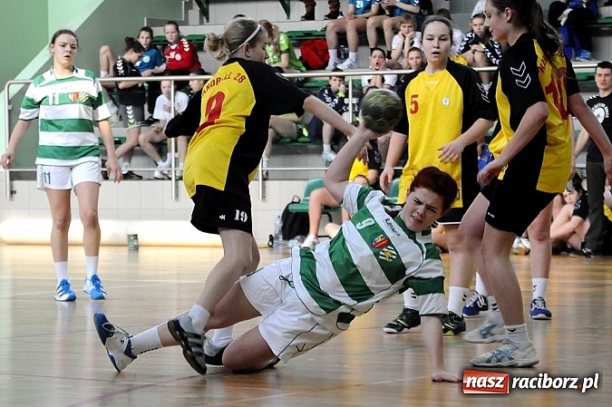 Zdjęcie w galerii na portalu naszraciborz.pl: Piłkarki ręczne z Żywca najlepsze wiadomości z regionu