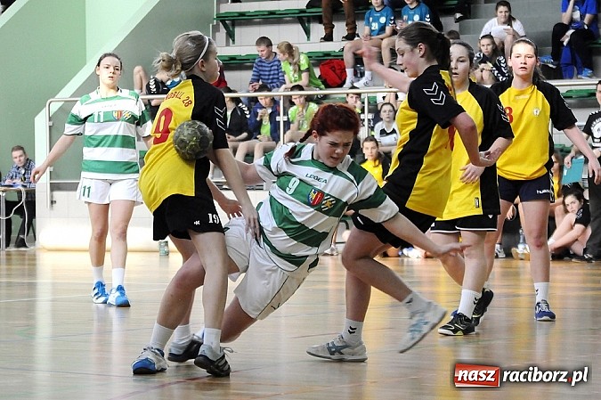 Zdjęcie w galerii na portalu naszraciborz.pl: Piłkarki ręczne z Żywca najlepsze wiadomości z regionu