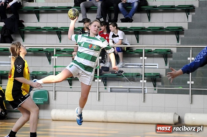 Zdjęcie w galerii na portalu naszraciborz.pl: Piłkarki ręczne z Żywca najlepsze wiadomości z regionu