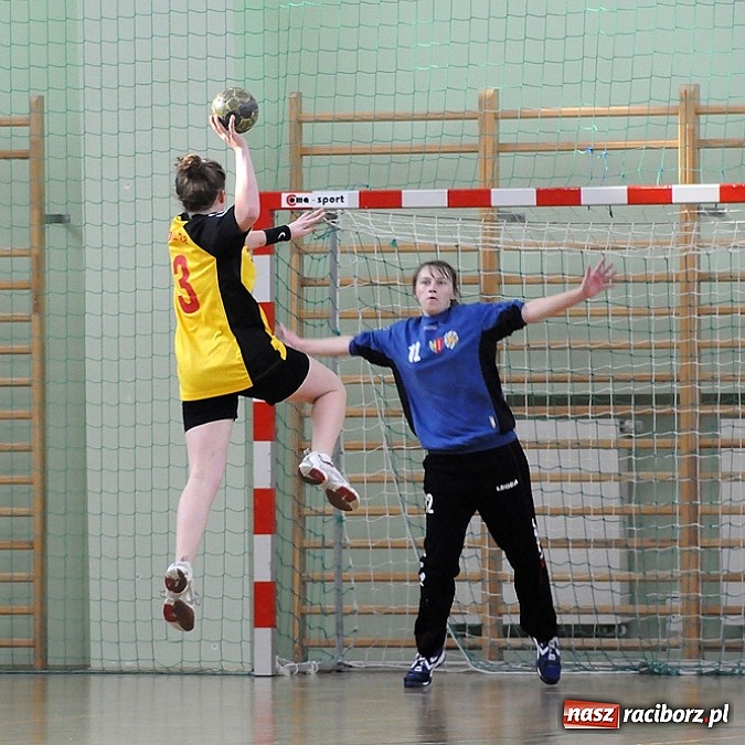 Zdjęcie w galerii na portalu naszraciborz.pl: Piłkarki ręczne z Żywca najlepsze wiadomości z regionu