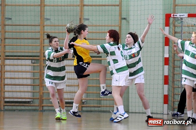 Zdjęcie w galerii na portalu naszraciborz.pl: Piłkarki ręczne z Żywca najlepsze wiadomości z regionu