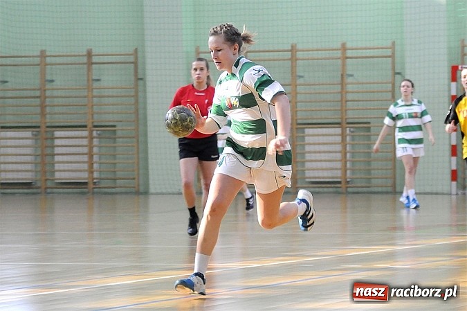 Zdjęcie w galerii na portalu naszraciborz.pl: Piłkarki ręczne z Żywca najlepsze wiadomości z regionu