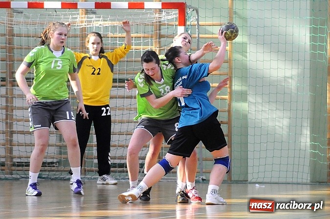 Zdjęcie w galerii na portalu naszraciborz.pl: Piłkarki ręczne z Żywca najlepsze wiadomości z regionu